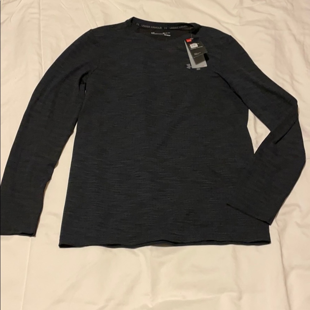 🐝 🆕  NWT Under Armour heat gear top